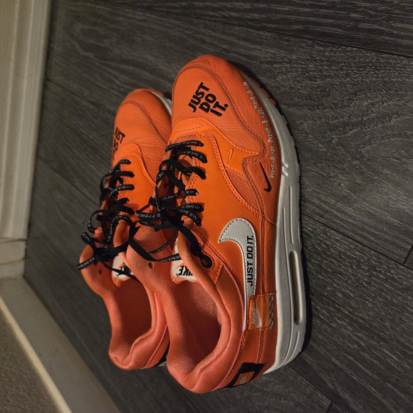 Nike Orange and Black Women's Sneakers - Picture 1 of 5